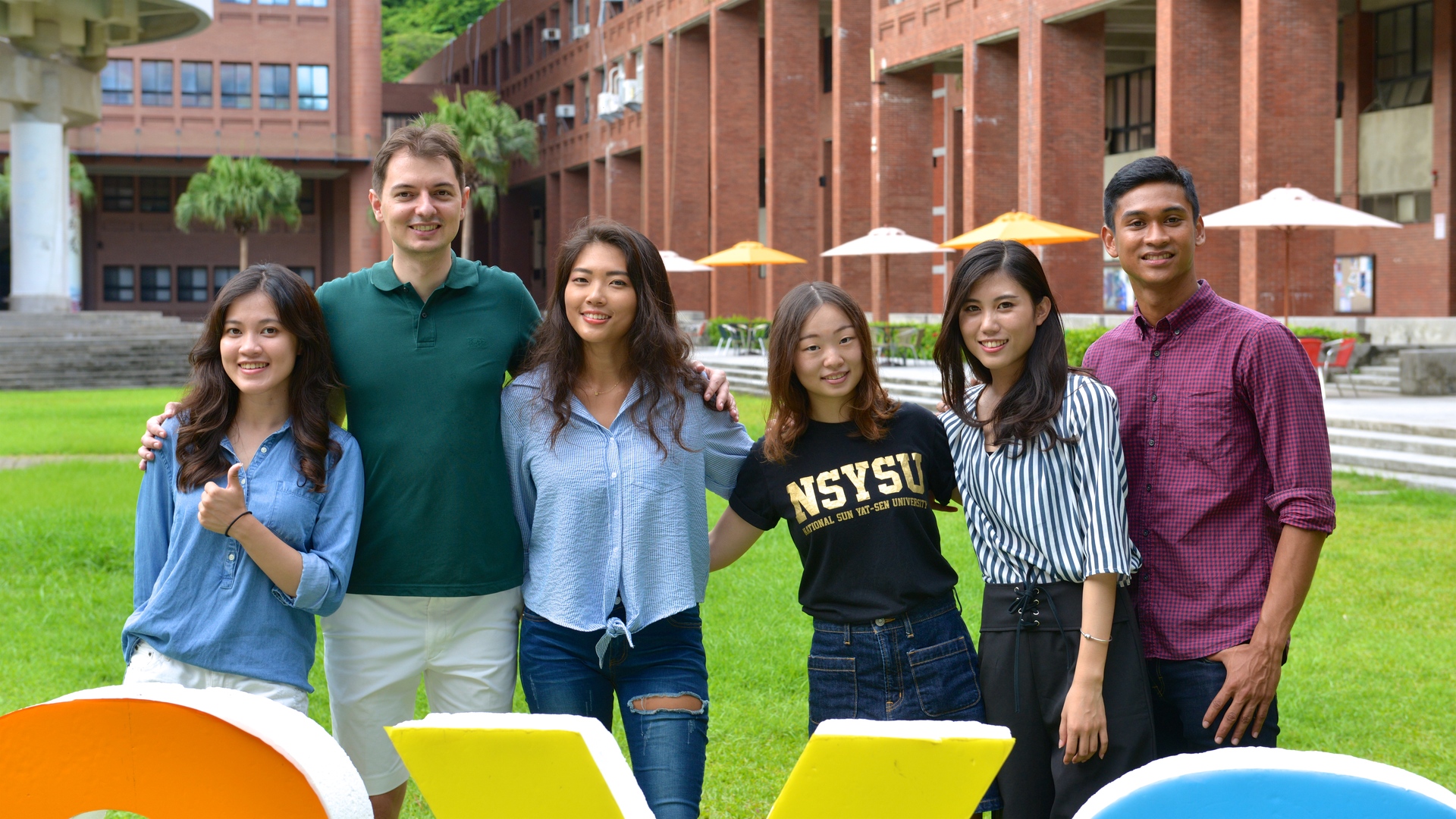 Teachers and students at National Sun Yat-sen University's College of Management come from various countries, possessing abundant cross-cultural resources and a rich learning environment.