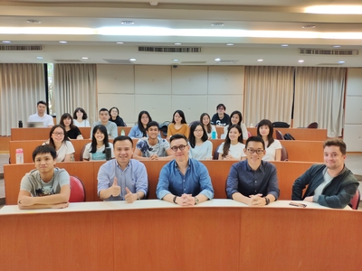 IBMBA企業管理研討課程邀請蝦皮拍曼郭信宏經理(前排中)演講