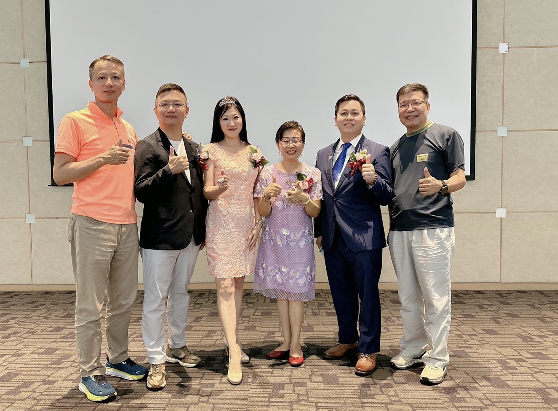 北Ｅ校友會榮譽理事長共襄盛舉支持公益講座：北Ｅ二陳緯仁理事長（右一）、北Ｅ四陳昭良理事長（左一）圖片