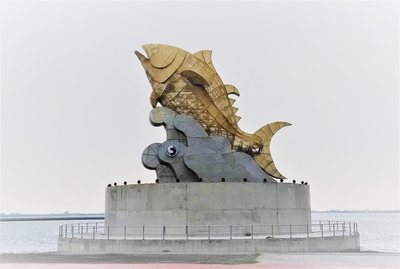 位於海邊的燈會主燈巨鮪來富留在大鵬灣成為新地標圖片
