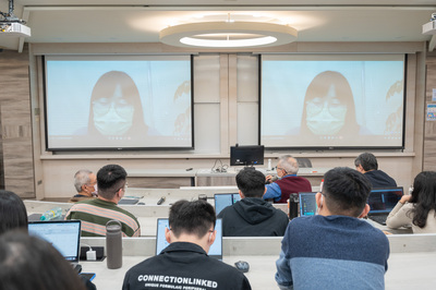 Professor San-Yih Hwang and companies interact on videoImage