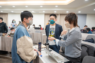 Students interact with companiesImage