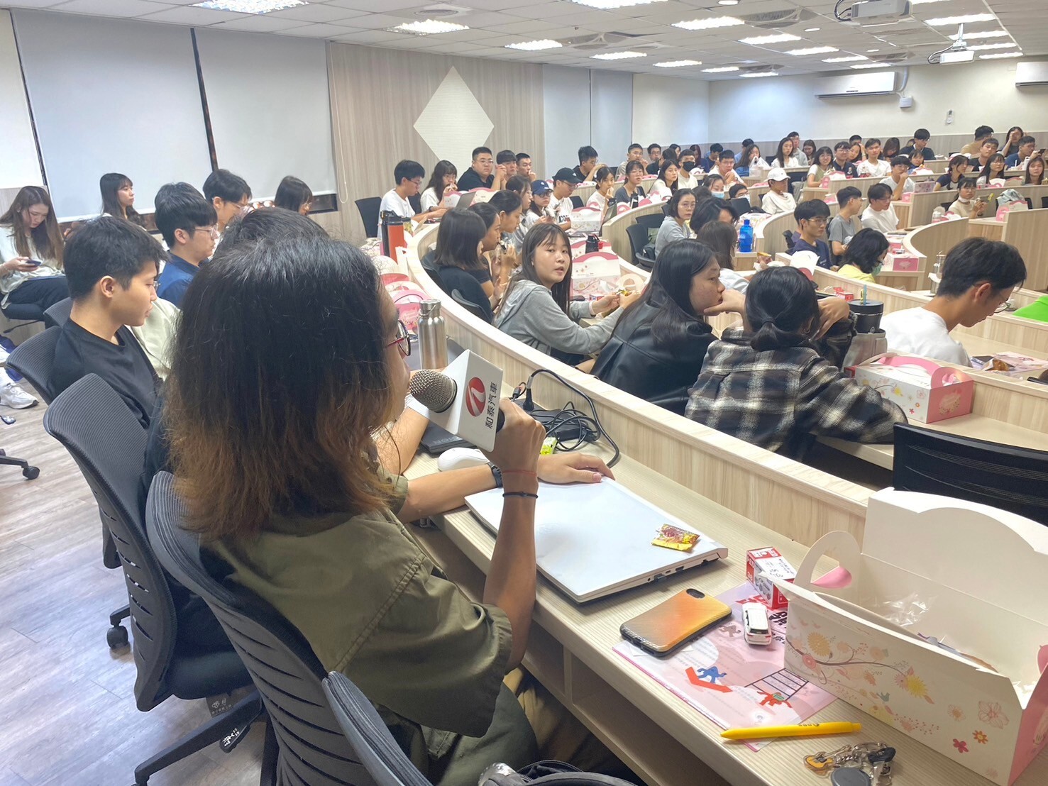 參與同學考量第一份工作的要素，以薪資、工作福利、工作品質為主圖片