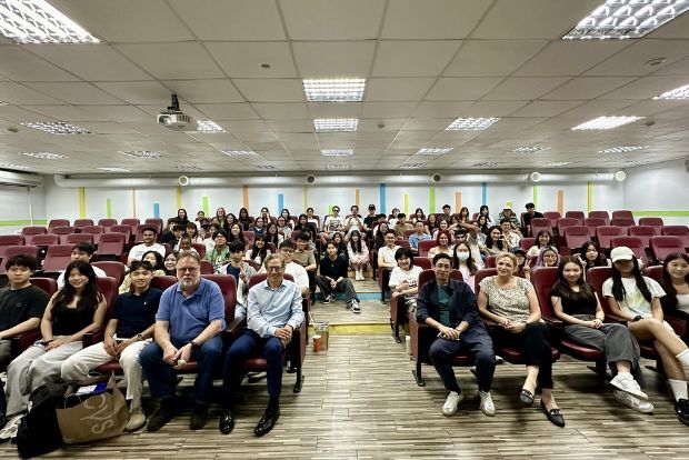 [IBBA] Exploring Sustainable Business and Innovation: Guest Lecture by Swedish Ambassador Mikael AnzénImage