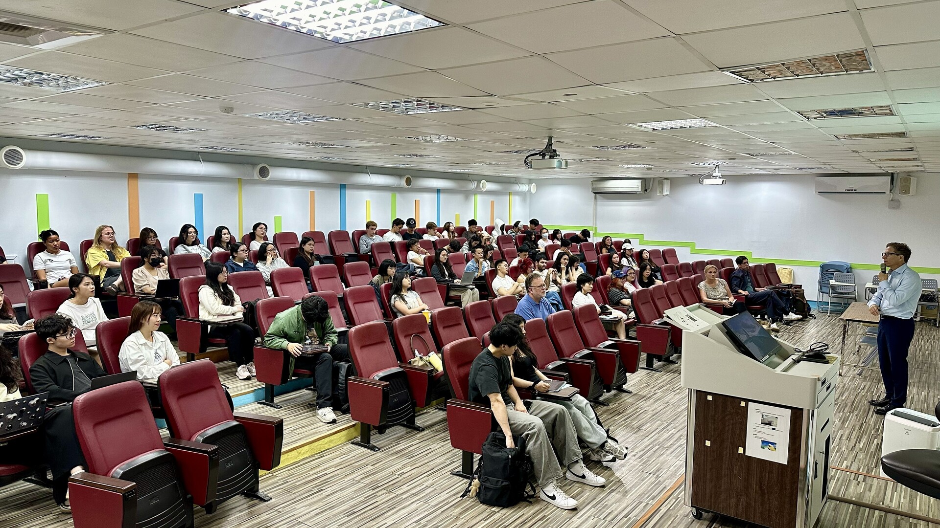 [IBBA] Exploring Sustainable Business and Innovation: Guest Lecture by Swedish Ambassador Mikael AnzénImage