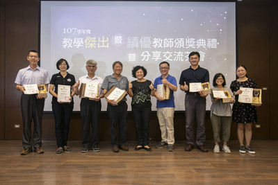 蔡副校長與教學績優教師合影圖片