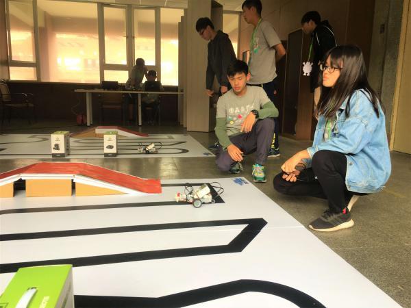 Actual robot making practice presentationImage