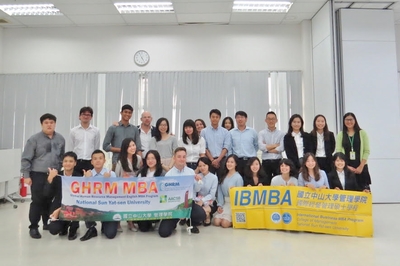 Dr. Ryan Brading led the IBMBA students to have an oversea visit in Thailand.Image