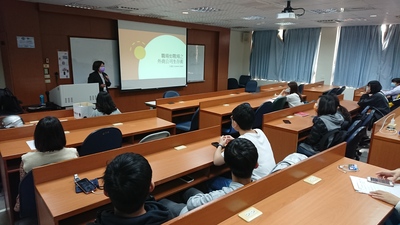 謝毓純主任為大家講解外商生存之道圖片