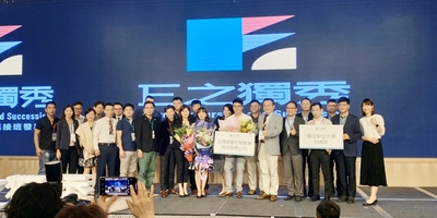 台灣明礬化學實業親友團獻花圖片