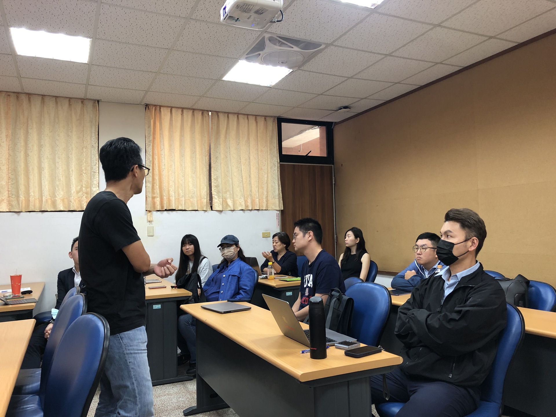 Post-lecture exchange on insights from community-based learning