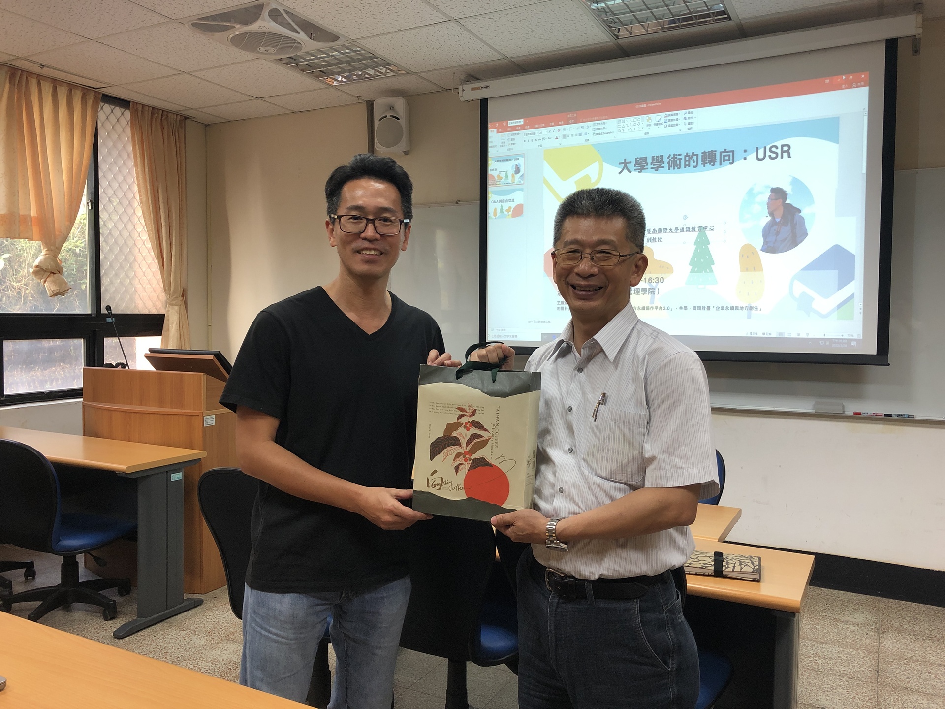 Gift presented by Prof. Ming-Hao Liu (left) to Prof. Jui-Kun Kuo (right)