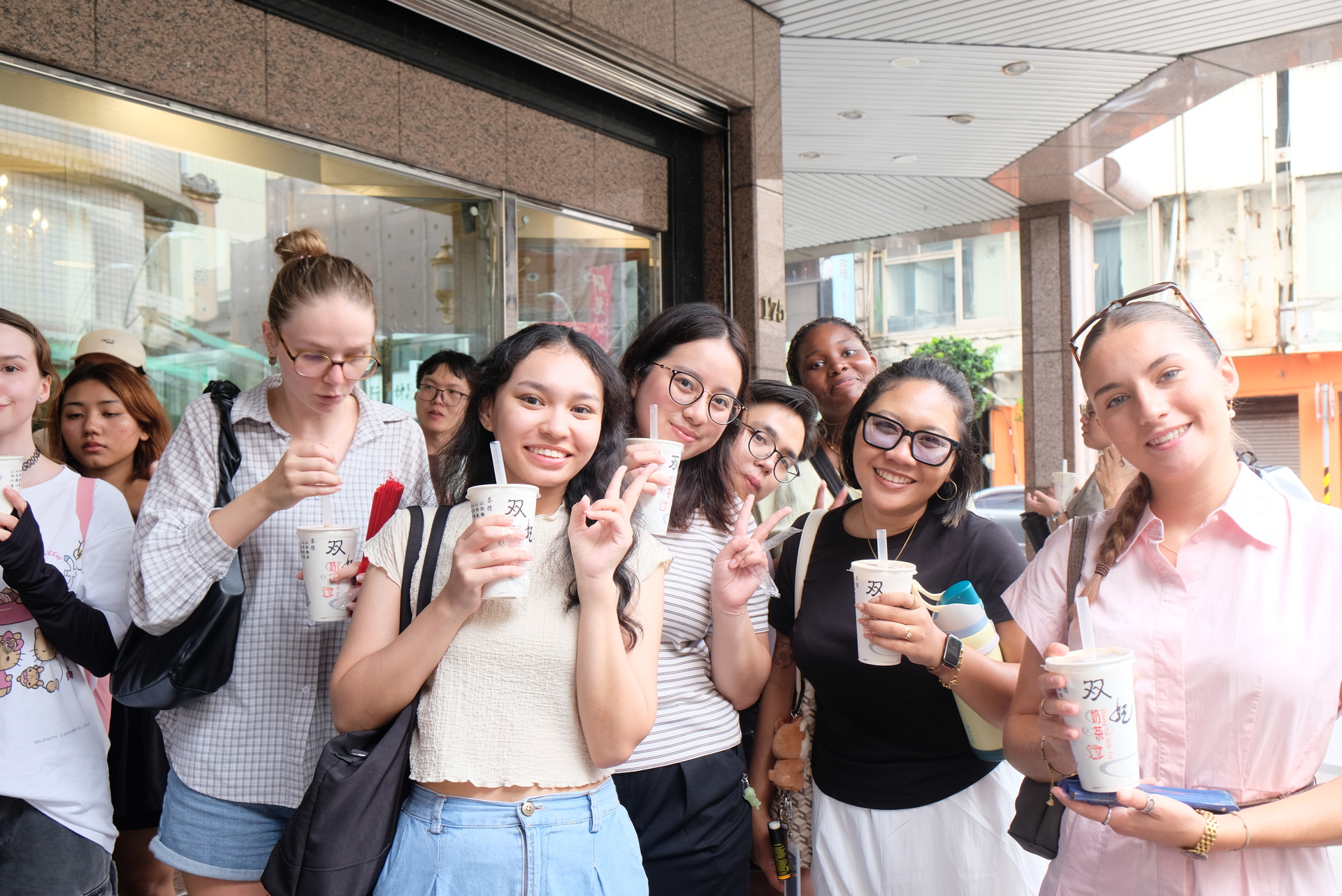 taste local milk tea shop in Yancheng districtImage