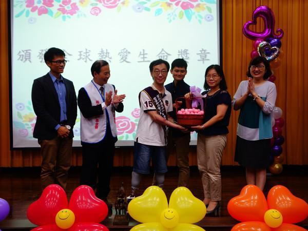 「截」後重生 中山大學王致遠獲周大觀熱愛生命獎章（中山新聞）圖片