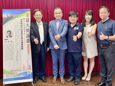 左起臺企銀王亦允副總、中山EMBA徐士傑執行長、CSEMBA林豪傑主任、知識流周翠如社長、劉輝雄副總編輯圖片