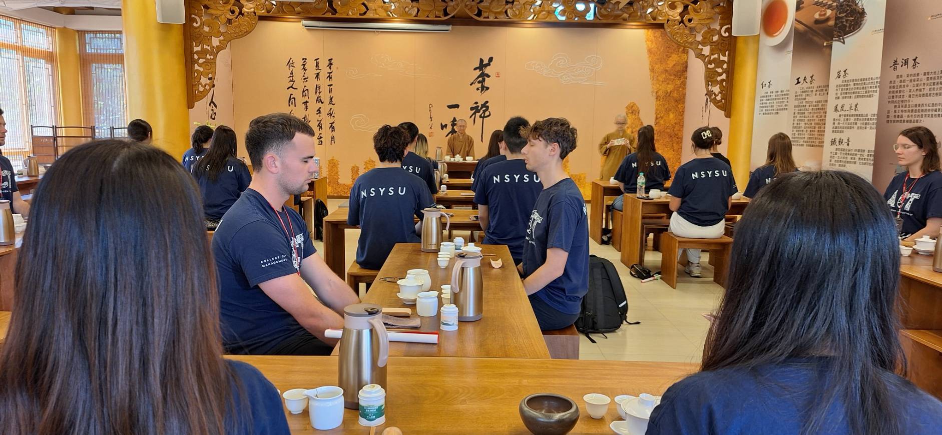 茶禪前專注靜心圖片