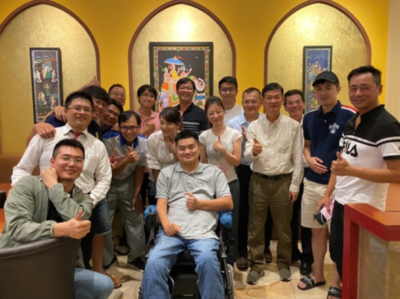 除了繁忙的公司行程和上課時間，張賀森也會安排空檔多參與中山大學的活動、熱絡學員氣氛 ！不論是迎新、社團、聚會，他都不缺席（圖片來源：張賀森）圖片