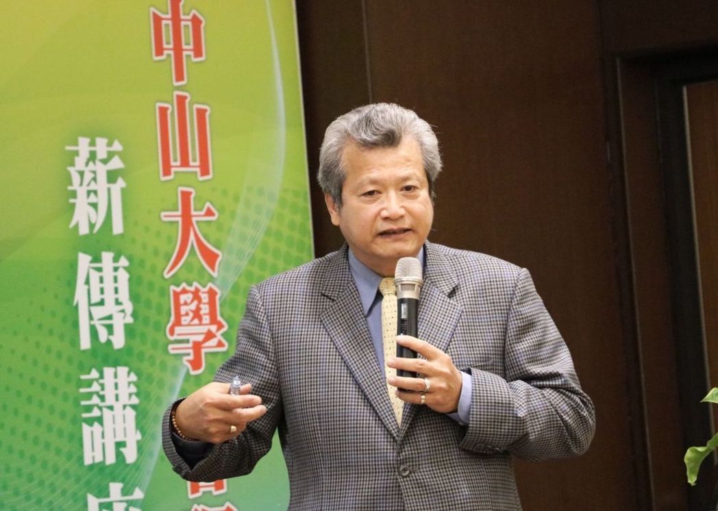 中鋼董事長翁朝棟暢談「中鋼新南向布局與跨文化管理」。圖／中山大學提供圖片