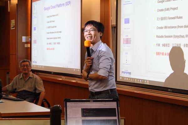 資管系康藝晃老師和其學生團隊建置維護管院大數據平台圖片