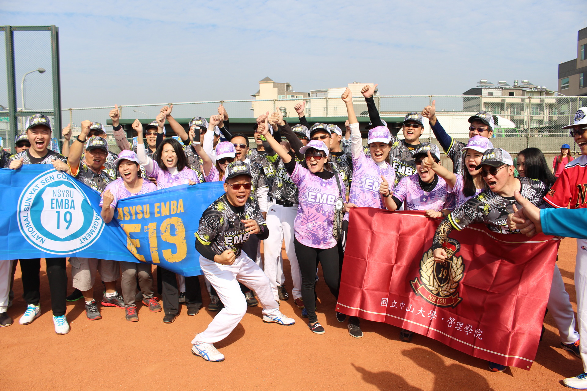 中山管院EMBA歲末壘球賽  擊出新年好運氣圖片