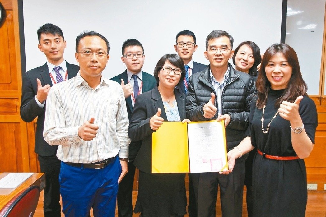 中山大學財務管理學系與台新銀行合作，開辦「金融創新產業碩士專班」，招生挑戰百萬年薪。 圖／中山大學提供圖片