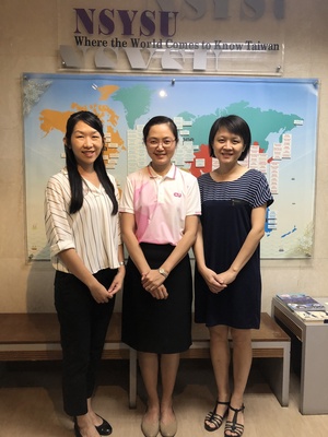 左起本校國際處王君瑜小姐、泰國朱拉隆功大學 Ms. Nattaya Mahing、，本院國際事務中心林欣郁專業副理圖片