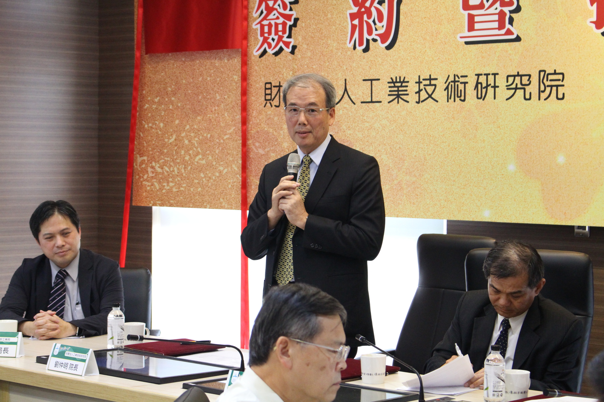 國立中山大學、高雄市政府、工研院成立「南台灣跨領域科技創新中心」　管院帶頭進行產業先期調研計畫圖片