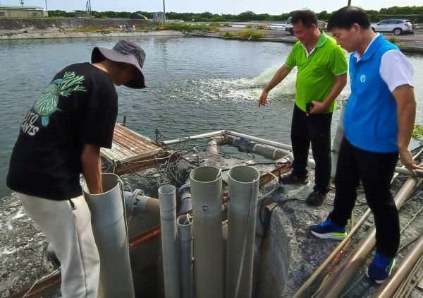 鄭志強先生介紹研發中央排汙系統圖片