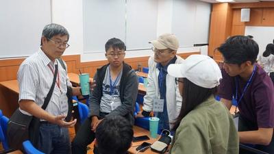 參賽學生腦力激盪圖片