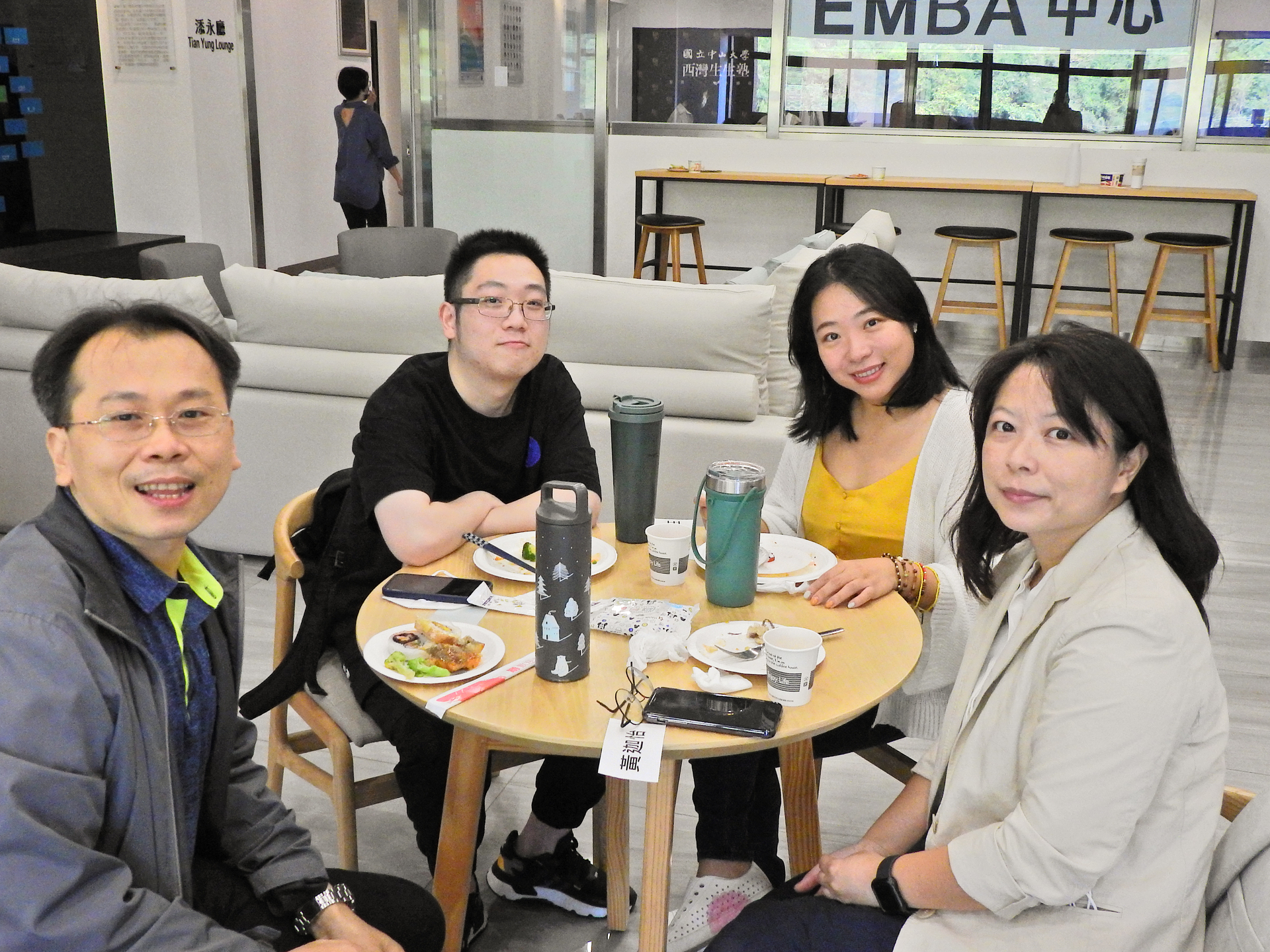 Professor Shih-sian Chang of the Department of Finance (left) communicates with doctoral students
