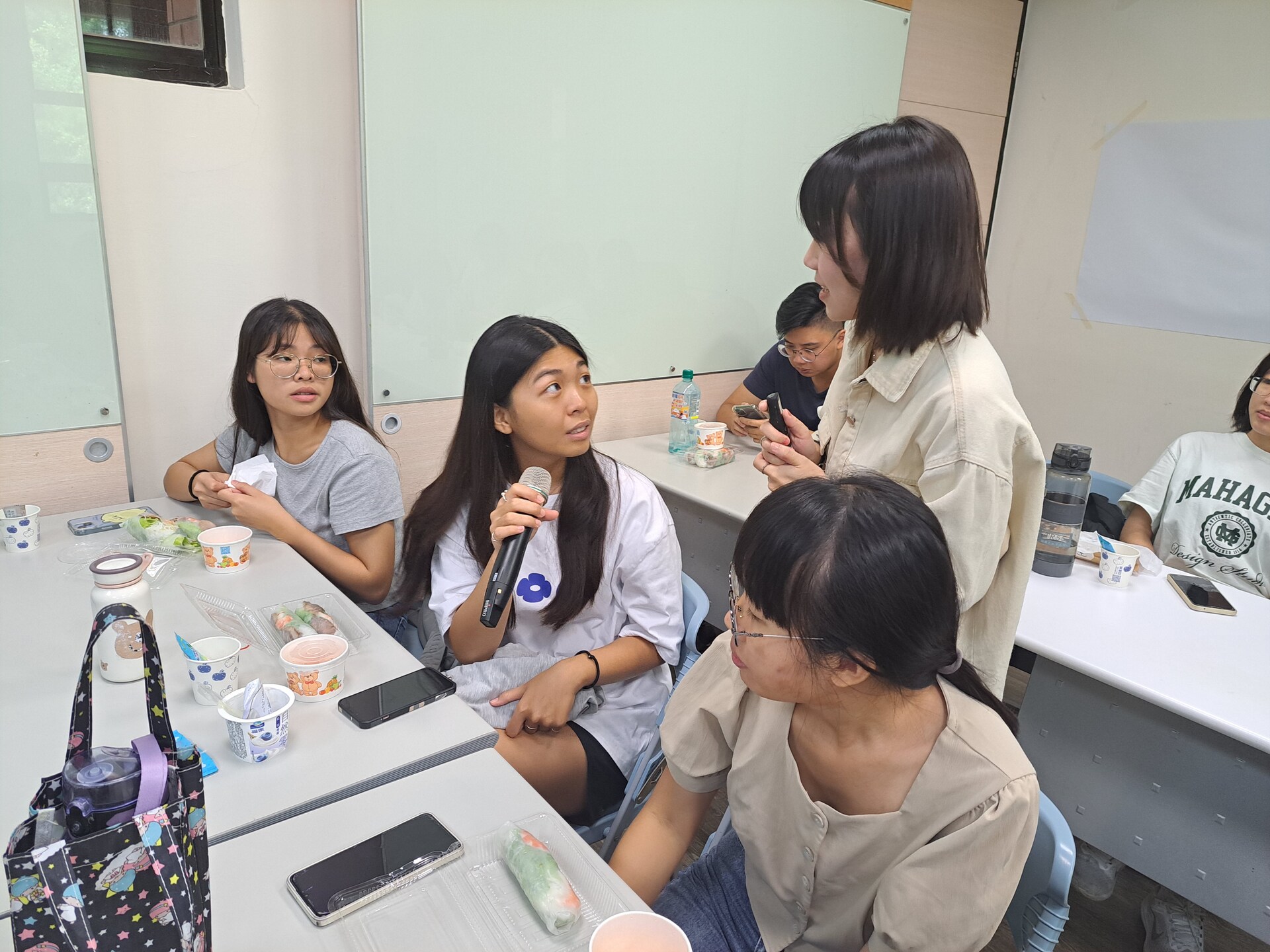 同學講述自己對越南的印象與感興趣的方面圖片