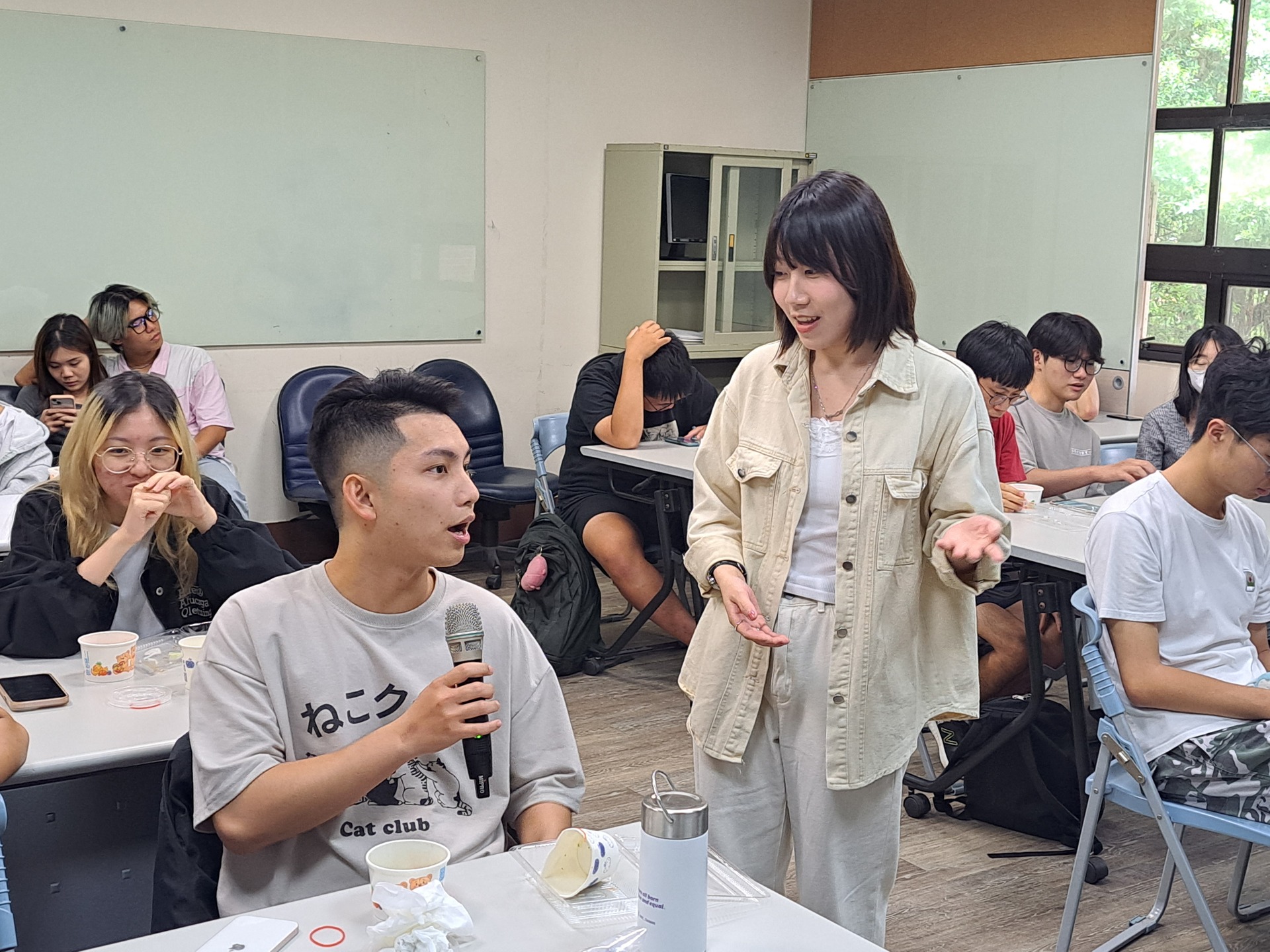 每個小組都推派同學回答提問 認真分享圖片