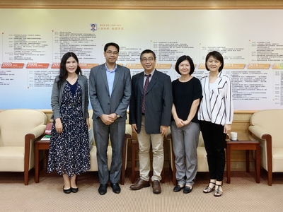 柬埔寨典範國際大校長Deth Sok Udom(左二)、中山大學國際長郭志文(中)、國際處許玉娟經理(右二)、管院國際交流辦公室林欣郁副理(右)圖片