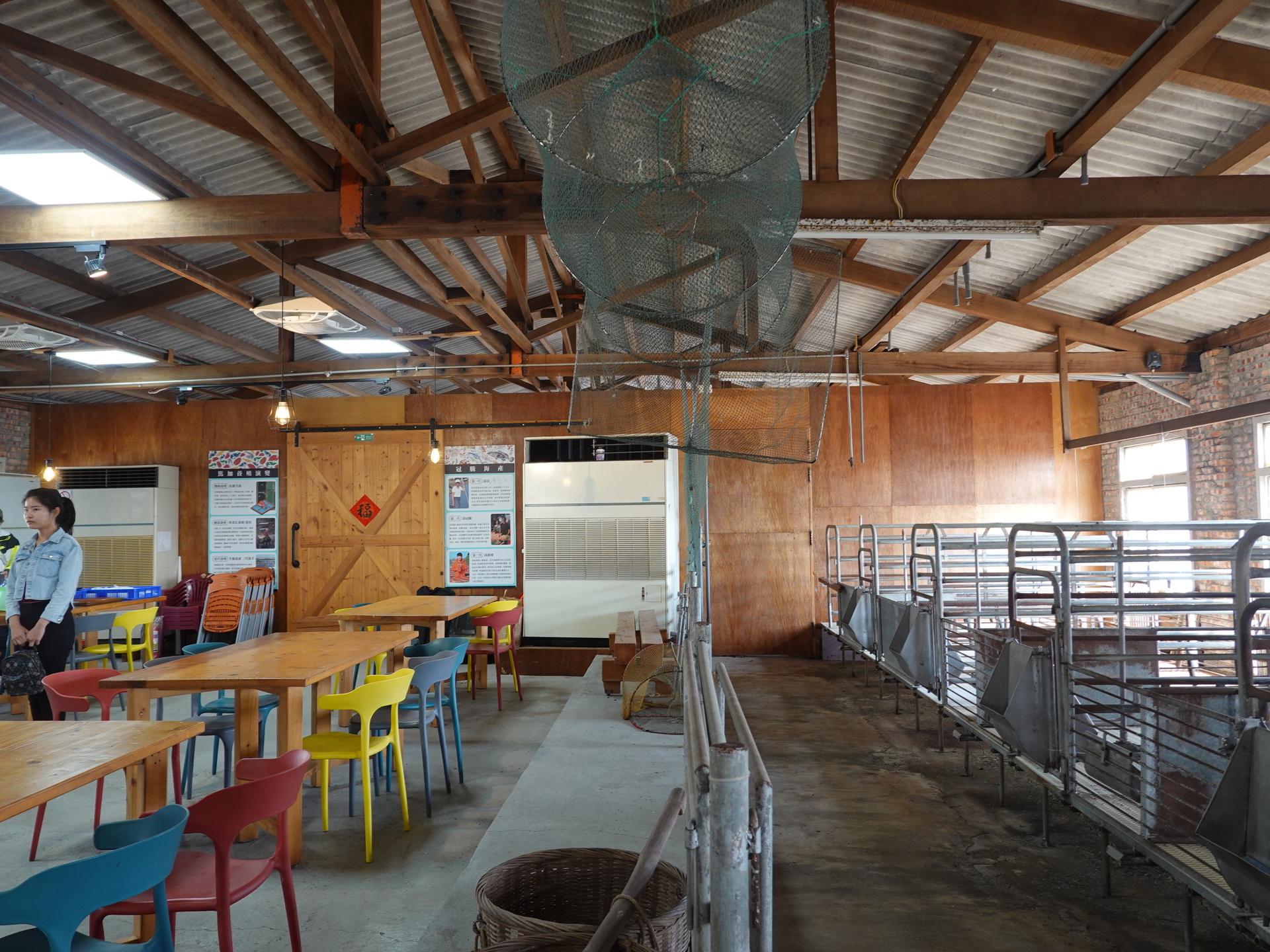 在地漁民親手改建自老豬舍的「低調空間」，與股份魚鄉合作推廣在地的食魚教育。圖片