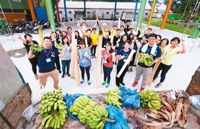 不少大學積極響應政府地方創生計畫，走入社區貢獻所學，對人文社會科系學生來說「社區就是實驗室場域」，圖為中山大學舉辦的農村體驗工作坊。 圖／聯合報系資料照片圖片