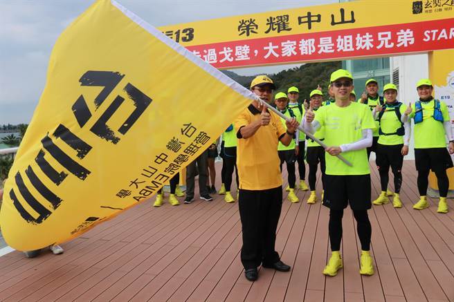 中山EMBA戈13隊員將勇闖取經路，挑戰自我極限。（柯宗緯翻攝）圖片