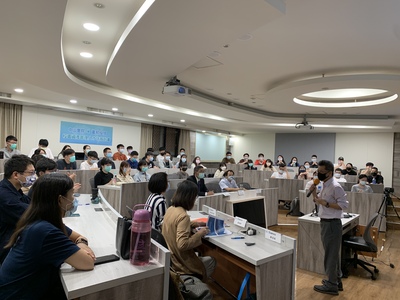 中山管院副院長郭瑞坤介紹本次活動開場致詞圖片