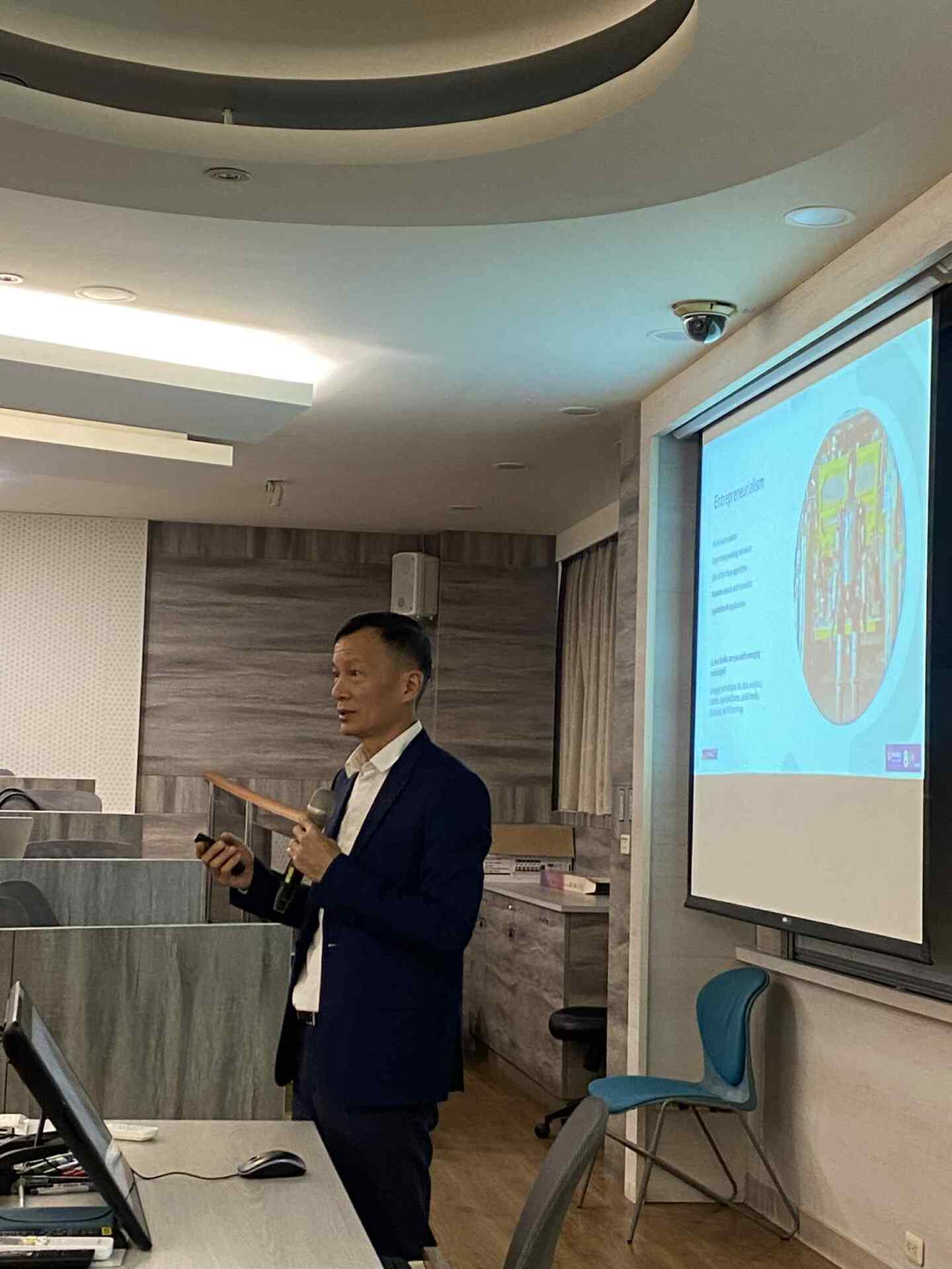 [IBMBA]Exploring the Future of Business: When AI Meets Entrepreneurial-ismImage