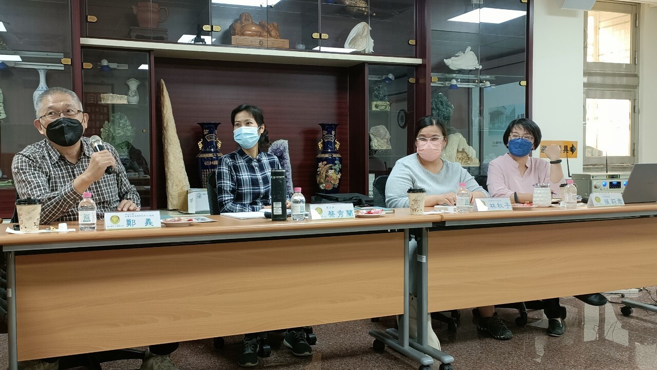 屏東椰子園老人養護之家參訪圖片