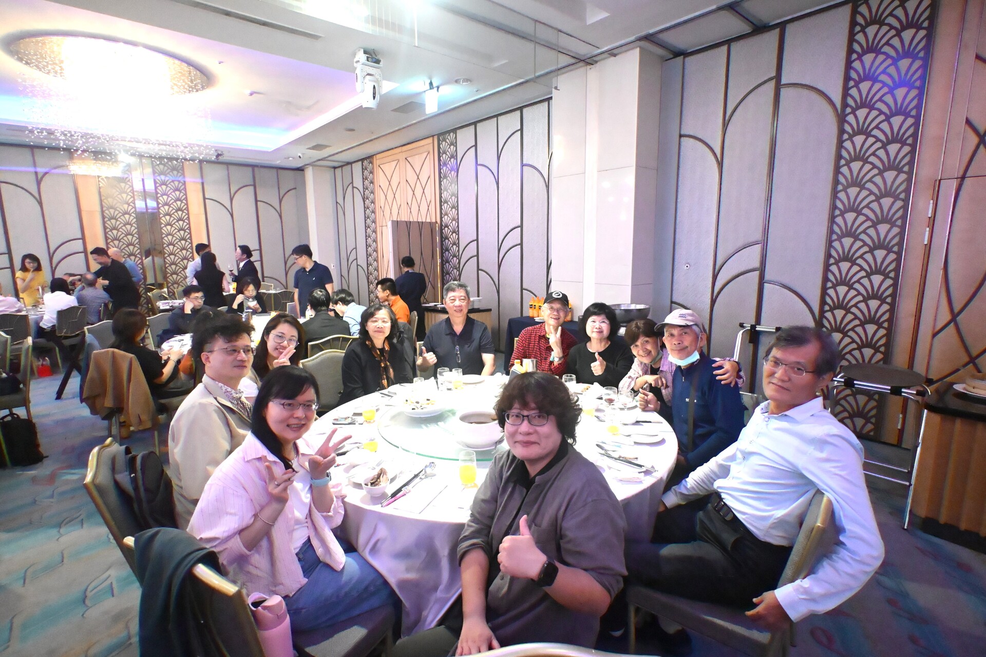 財管系師長與行政同仁共聚一堂圖片