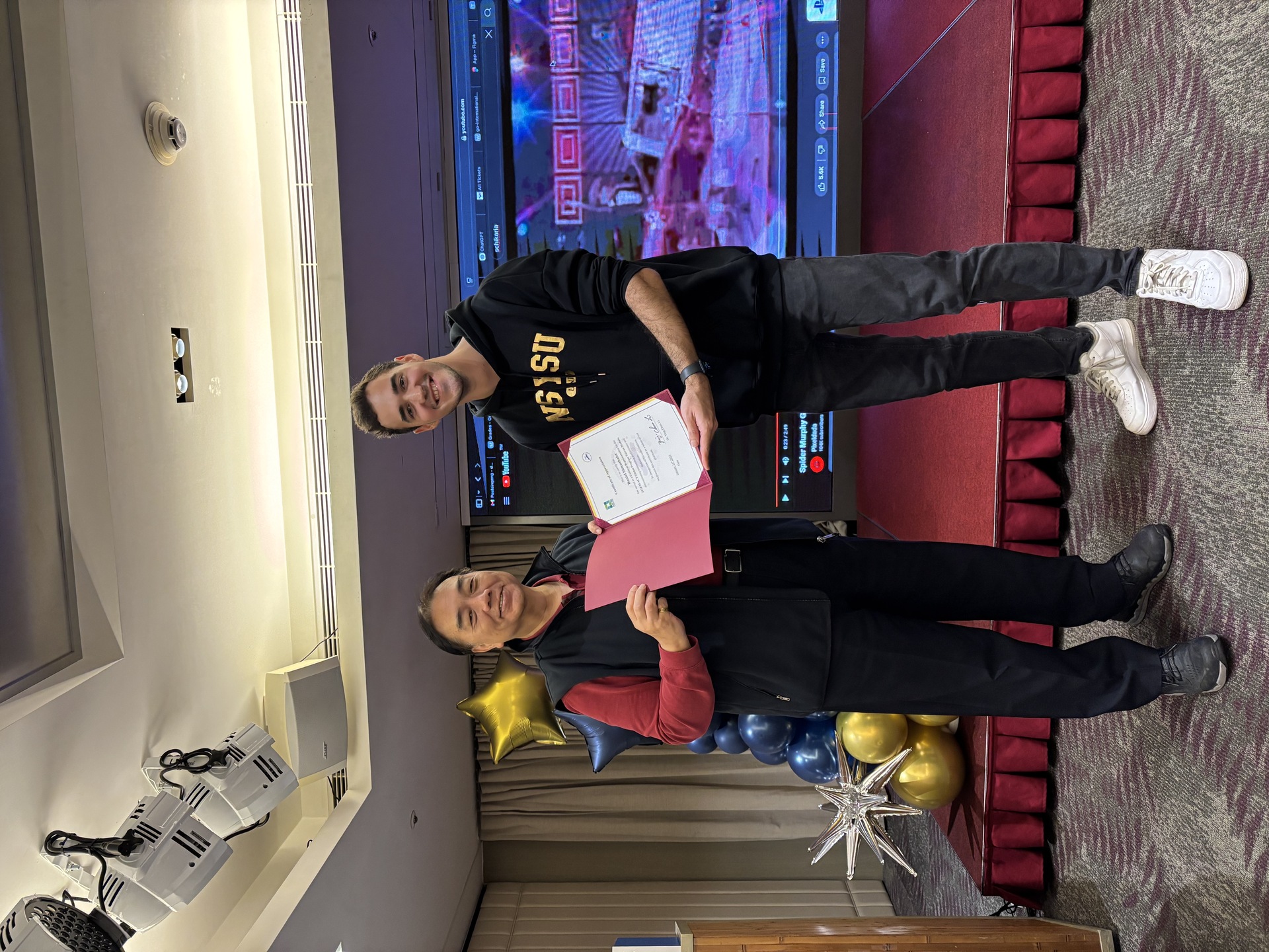 李英俊主任致贈感謝狀予擔任文化代表的Daniel同學圖片