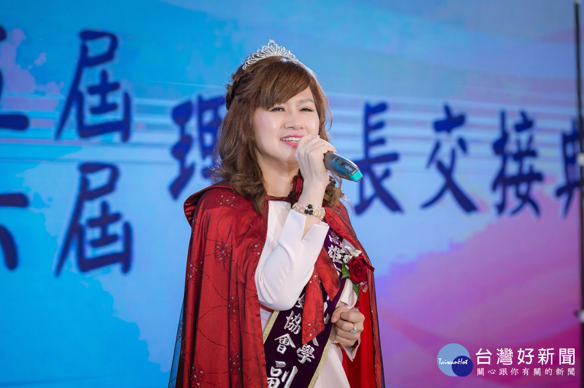 中山大學仕女會新任理事長林沛珍致詞。（圖／中山大學EMBA仕女會提供）圖片
