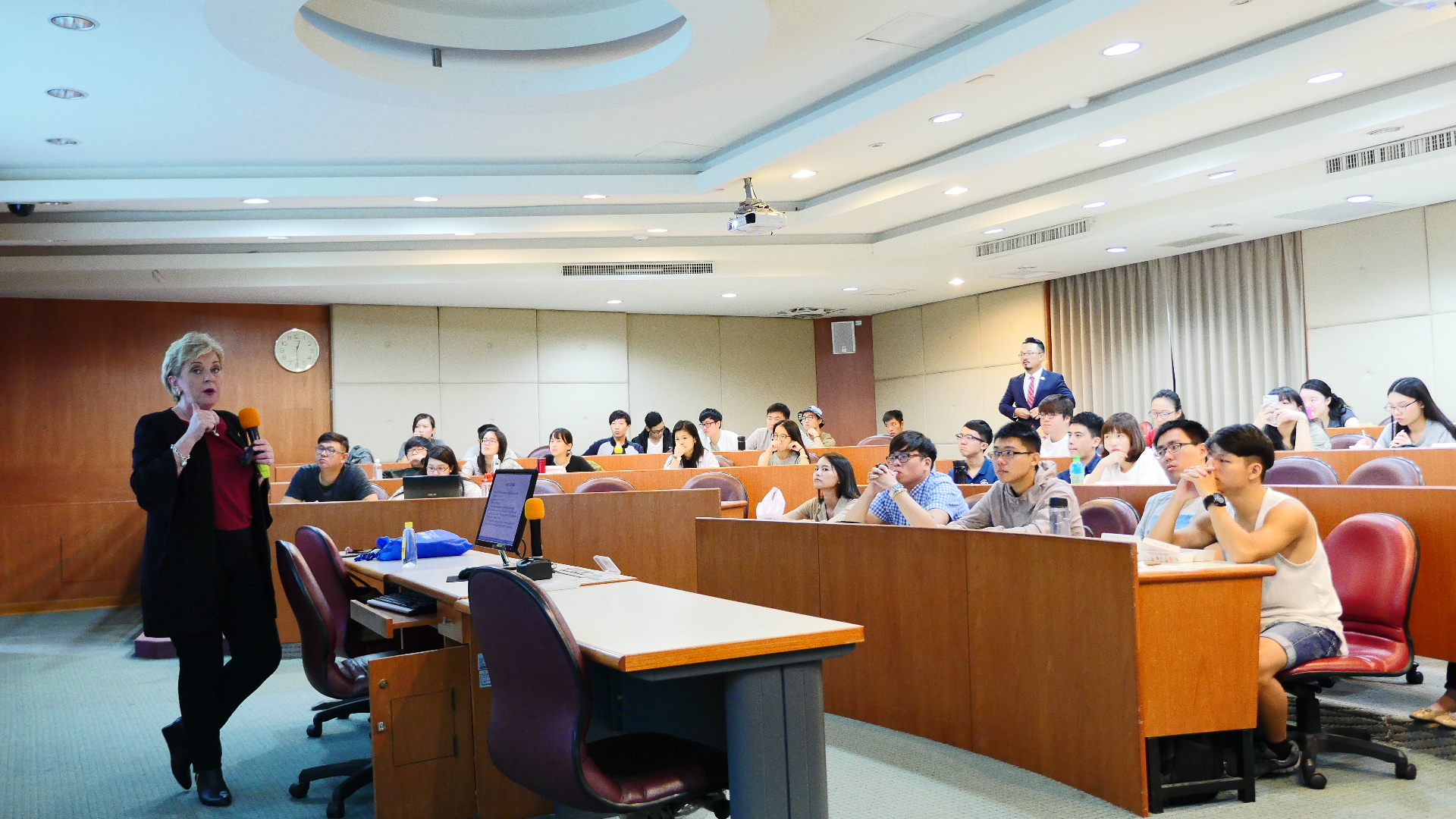 管院廣邀外國學者蒞院演講圖片