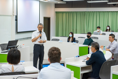 管理學院院長黃三益講授「社群媒體分析」課程圖片