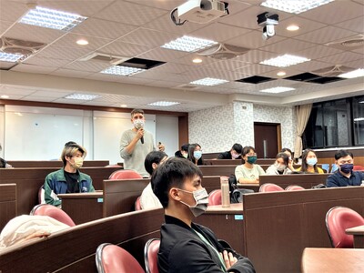 【英語學習角落系列】110-2學期第五場講座- Education Systems in Different Countries 不同國家的教育制度圖片