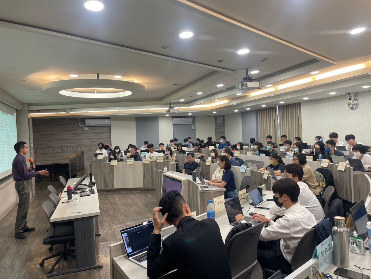 資誠聯合會計師事務所羅仕煒協理演講中圖片