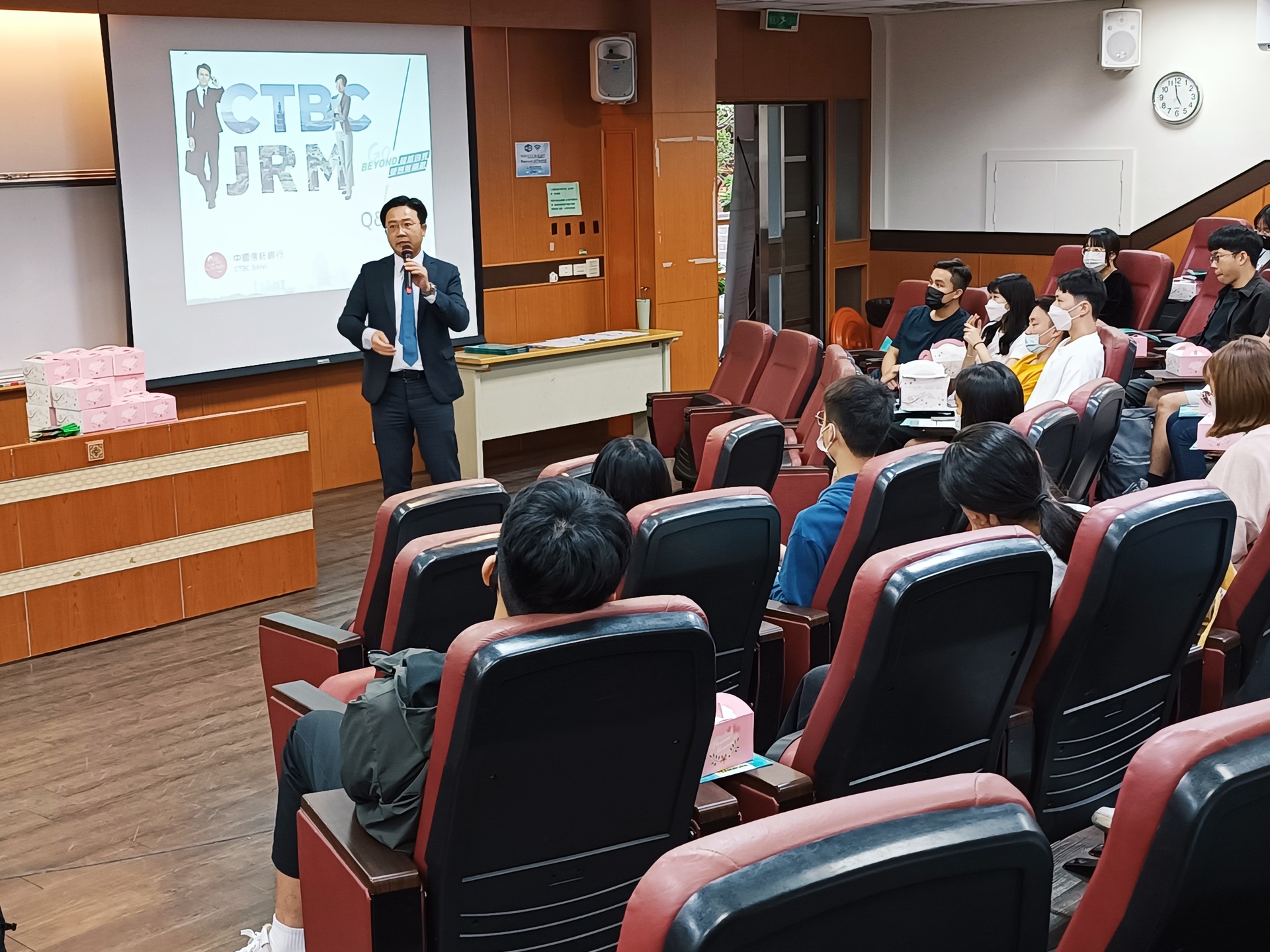 梁慶全協理鼓勵現場同學加入法金儲備幹部計畫