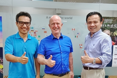 左起IBMBA高永鎮老師、Prof. Alex Vanderstraeten和管院國際事務中心徐士傑主任圖片