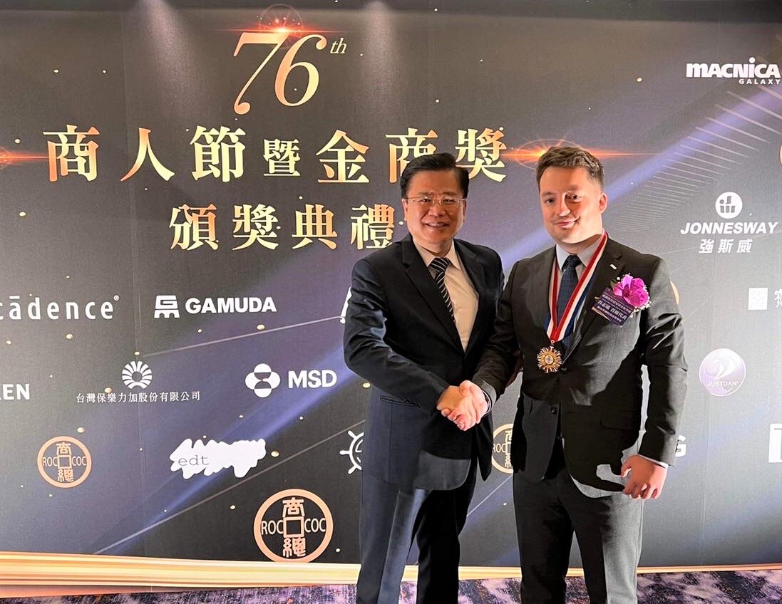 【管院榮譽】GHRM MBA-波蘭籍校友吾志遠 獲第76屆金商獎「優良外國駐華商務單位」佳績圖片
