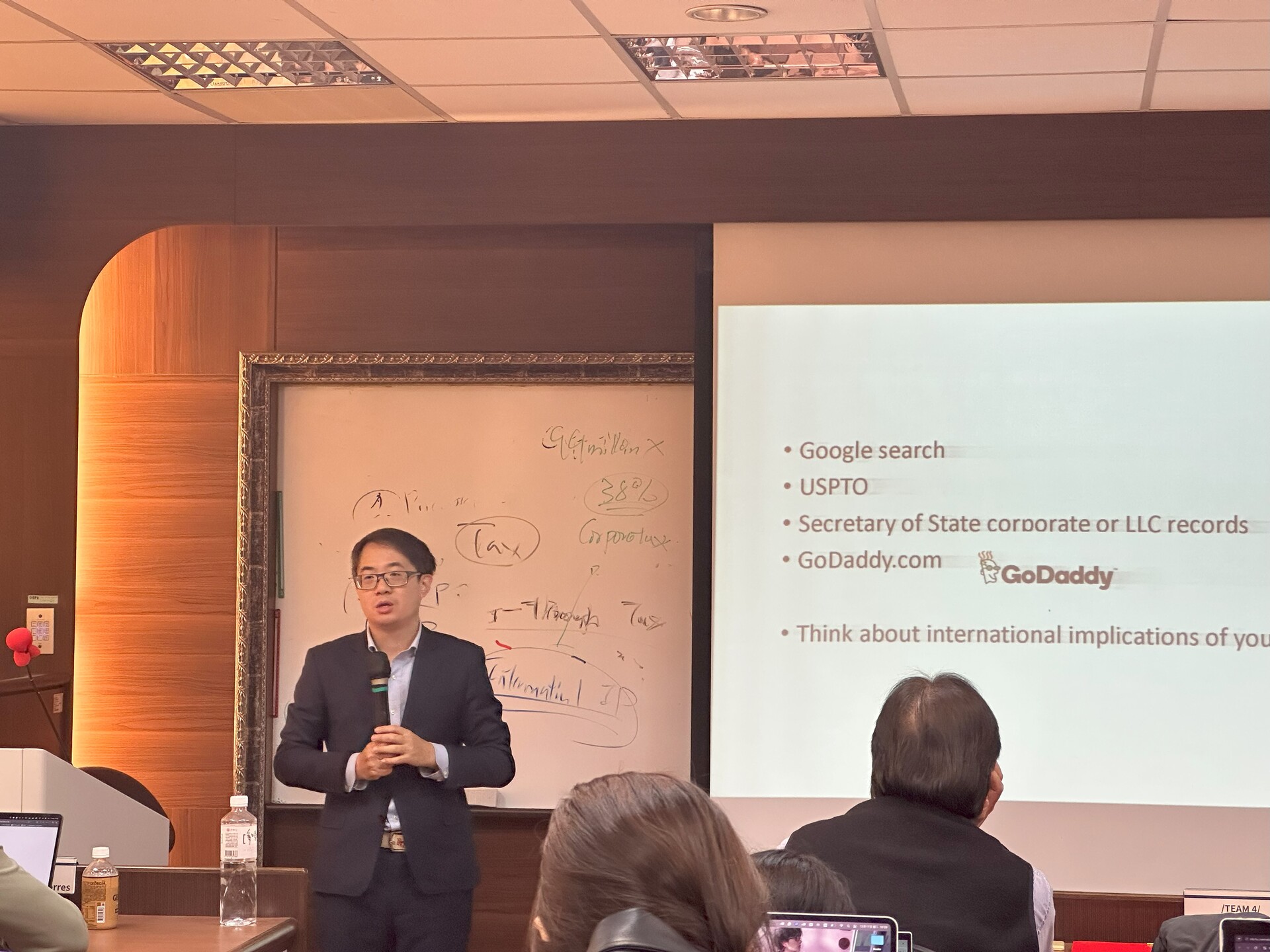 盧憶教授講解公司名稱的法律與商業考量圖片